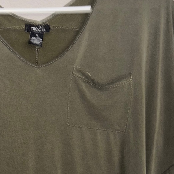 Vintage army green ladies crop top front pocket silky lightweight rue21 rare! - Picture 6 of 12
